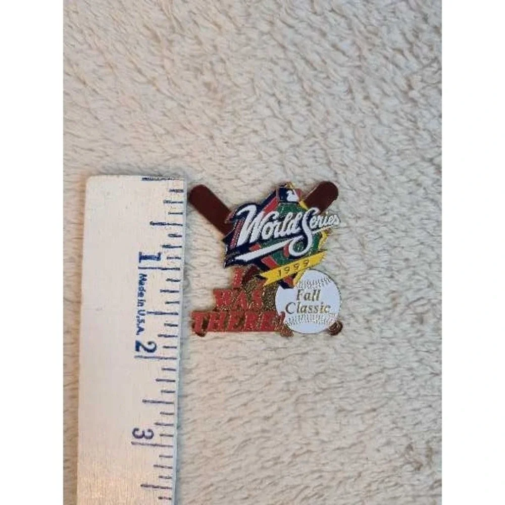 Vintage‎ 1999 MLB World Series Fall Classic Baseball Lapel Pin 